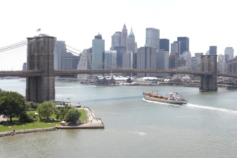 images/destinations/new-york/thumbs/brooklyn-bridge-credit-alex-lopez-nyc-and-co.jpg